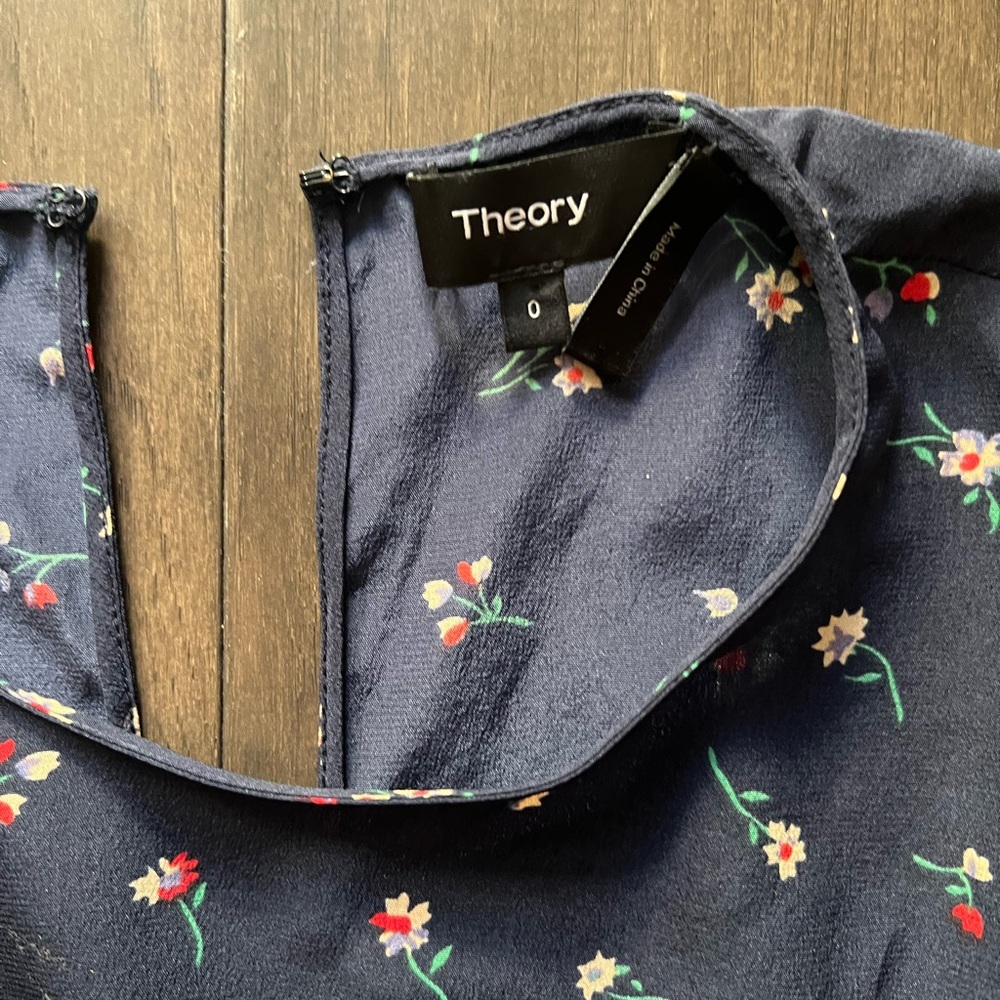 Theory Floral Print Lace-up Silk Dress
In Deep Navy Size 0 - Picture 10 of 12